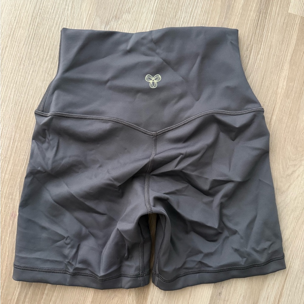 Aritzia biker shorts